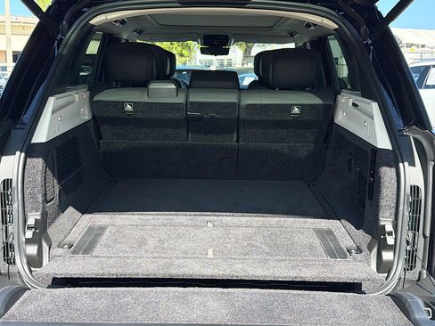 Used 2024 Land Rover Range Rover Autobiography image 11