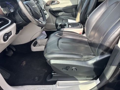Used 2020 Chrysler Voyager Lxi image 19