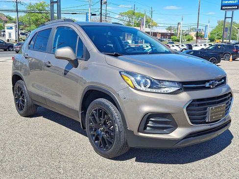 Used 2022 Chevrolet Trax LT w/ Sport Edition AWD/4WD image 2