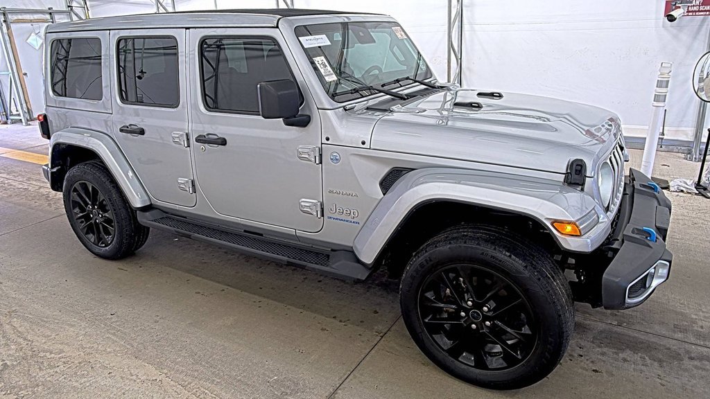 Used 2024 Jeep Wrangler Unlimited Sahara w/ Technology Group AWD/4WD image 3