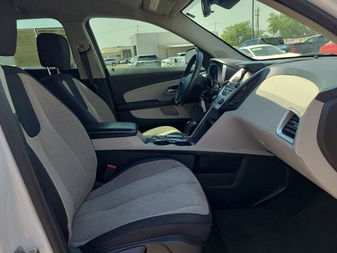 Used 2017 Chevrolet Equinox LS FWD image 29