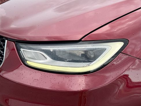 Used 2021 Chrysler Pacifica Touring-L w/ Premium & Safety Sphere Group FWD image 9