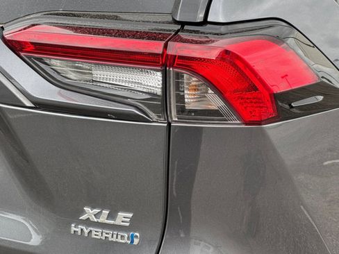 Used 2021 Toyota RAV4 XLE Premium AWD/4WD image 28