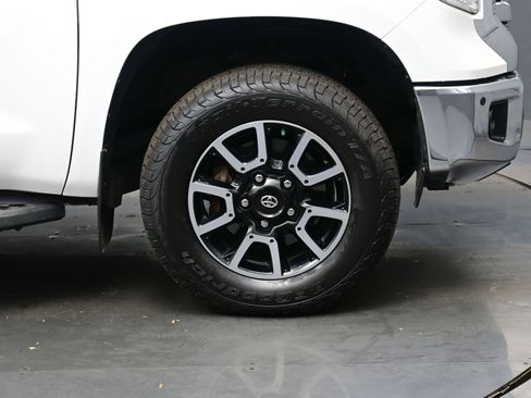 Used 2017 Toyota Tundra SR5 image 9