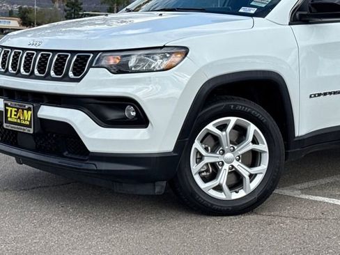 Used 2024 Jeep Compass Latitude image 4