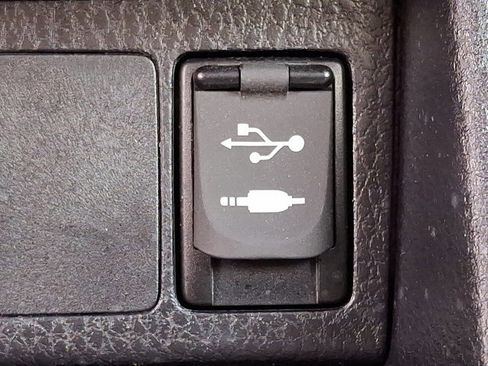 Used 2015 Toyota Corolla LE image 23