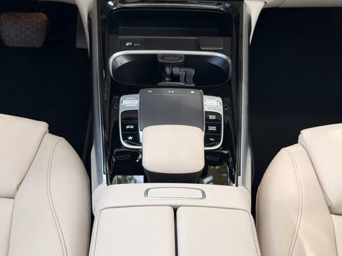 Used 2020 Mercedes-Benz GLB 250 image 17