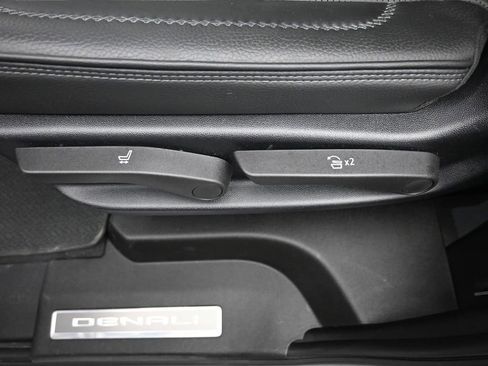 Used 2025 GMC Yukon Denali image 17