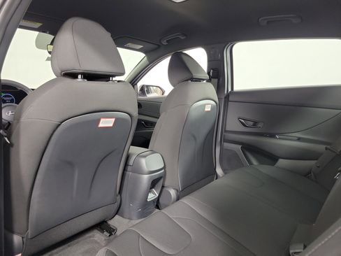 New 2025 Hyundai Elantra SEL image 33