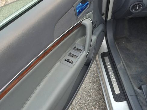 Used 2010 Lincoln MKZ FWD image 24
