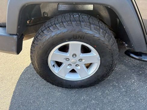 Used 2018 Jeep Wrangler Unlimited Sport S image 10