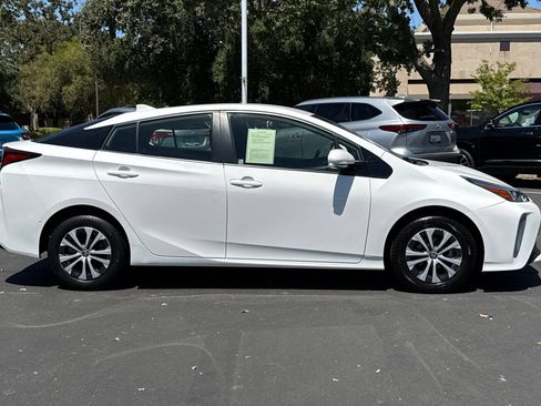 Used 2019 Toyota Prius LE w/ Preferred Accessory Package AWD/4WD image 2