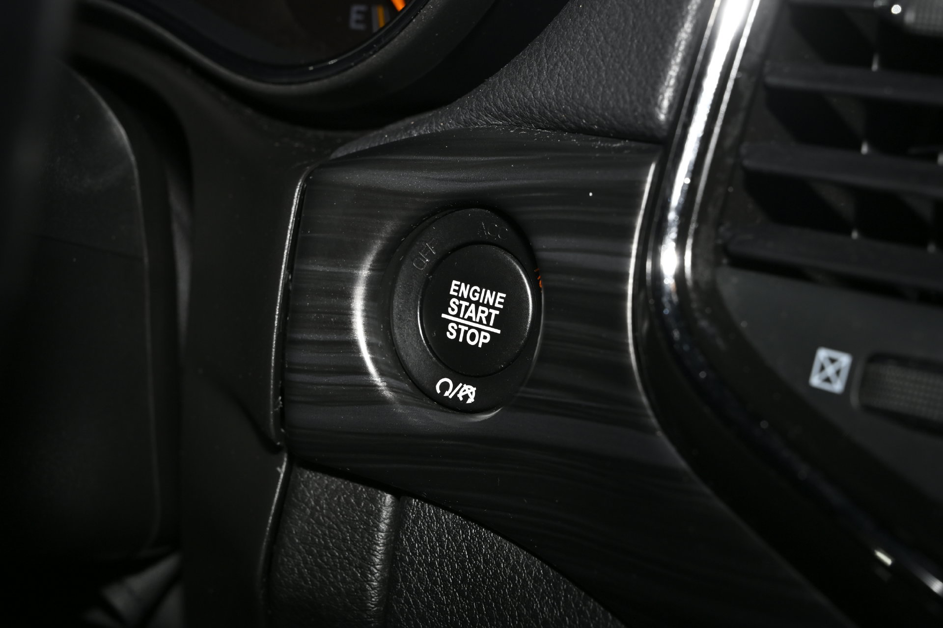 Used 2022 Jeep Grand Cherokee Laredo X AWD/4WD image 36