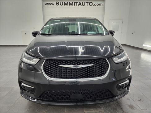 Used 2024 Chrysler Pacifica Touring-L image 20