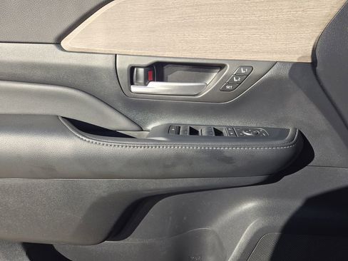 Used 2024 Toyota Grand Highlander Platinum image 25