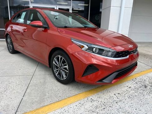 Used 2023 Kia Forte LXS w/ LXS Technology Package FWD image 2