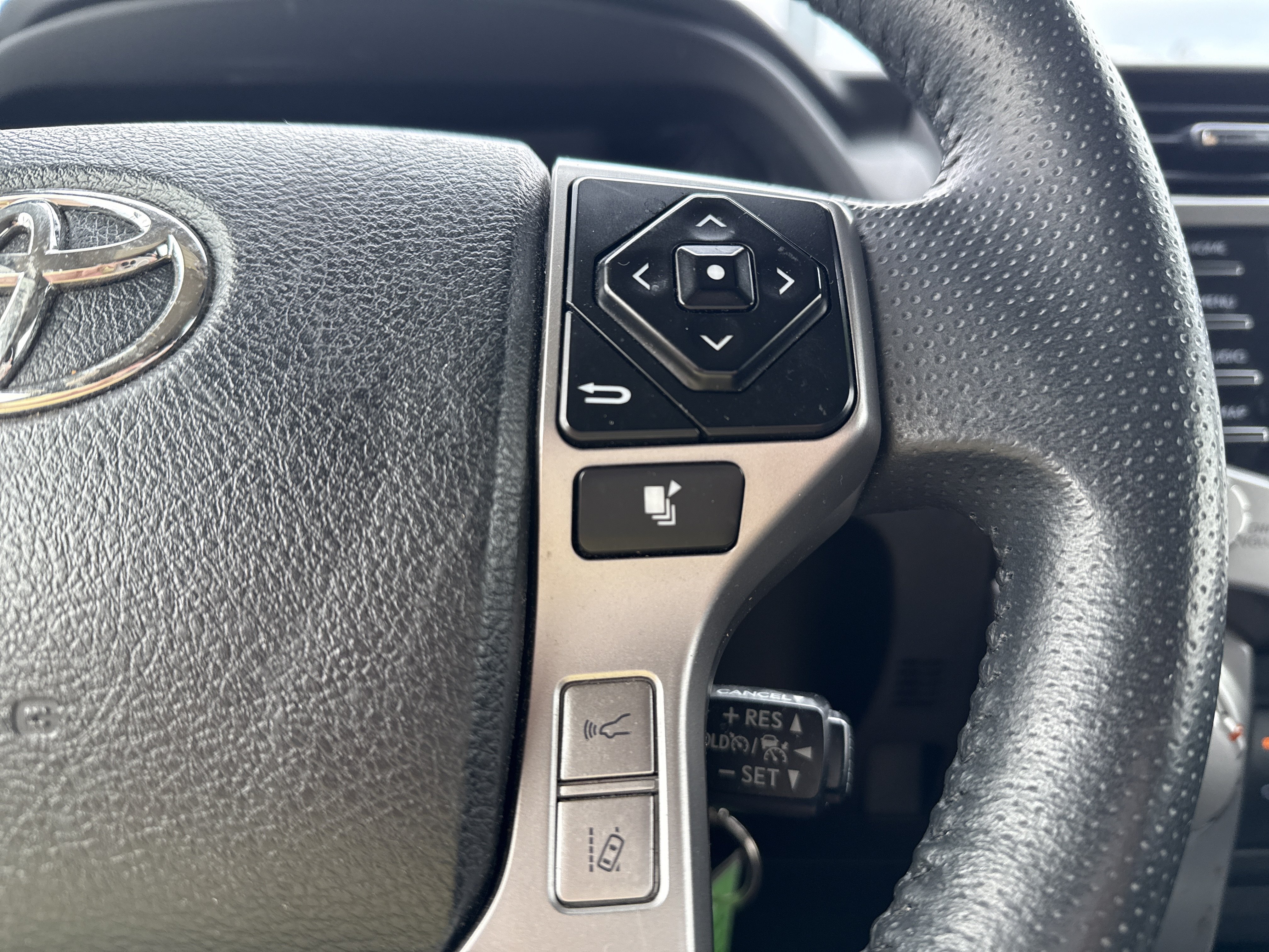 Used 2021 Toyota 4Runner SR5 AWD/4WD image 15