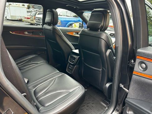 Used 2020 Lincoln Nautilus Reserve image 13