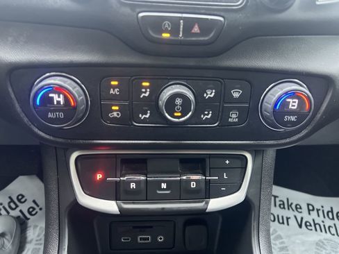 Used 2023 GMC Terrain SLT image 15