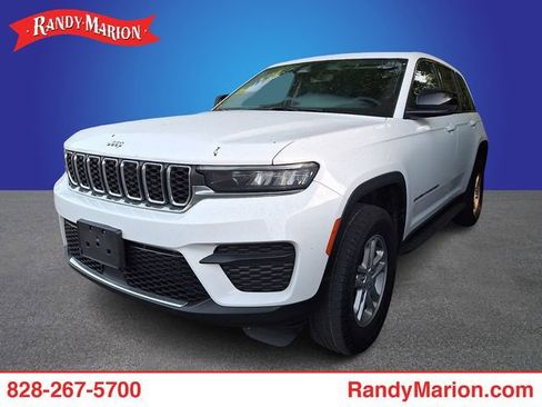 Used 2023 Jeep Grand Cherokee Laredo image 1