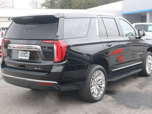 Used 2023 GMC Yukon SLT w/ SLT Premium Package image 7