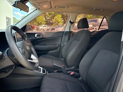 Used 2020 Hyundai Venue SE FWD image 12