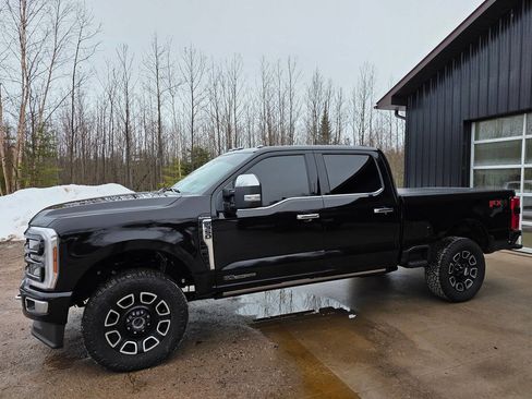 Used 2024 Ford F350 Platinum w/ FX4 Off-Road Package image 2