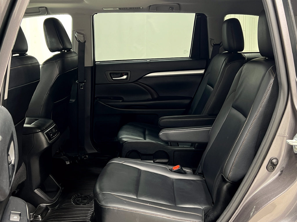Used 2019 Toyota Highlander XLE AWD/4WD image 31