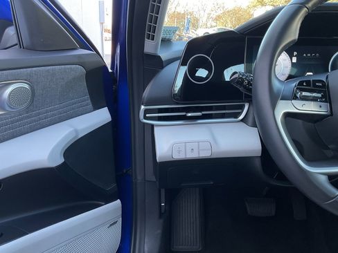 Used 2025 Hyundai Elantra Limited image 26