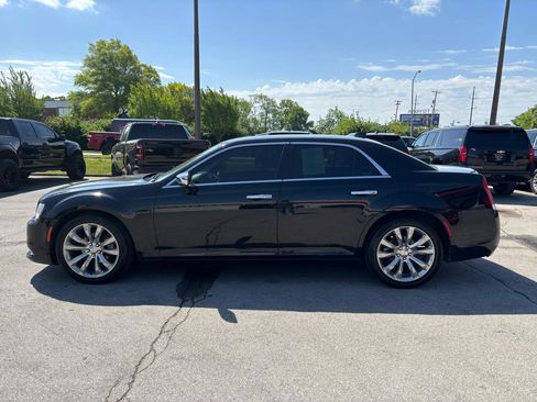 Used 2019 Chrysler 300 Limited RWD image 6