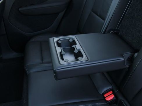 Used 2025 Volvo XC40 B5 Core image 33