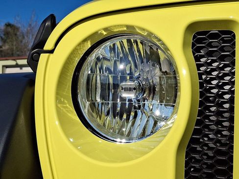 Used 2023 Jeep Wrangler Sport S image 9