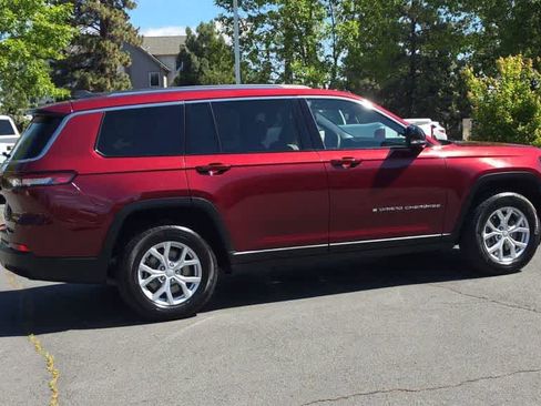 Used 2023 Jeep Grand Cherokee L Limited w/ Trailer Tow Group (B) AWD/4WD image 9