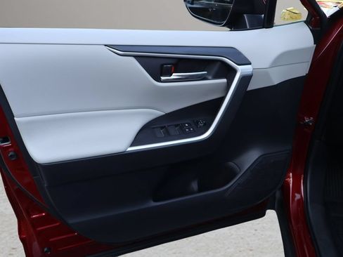 Certified 2025 Toyota RAV4 XLE AWD/4WD image 10