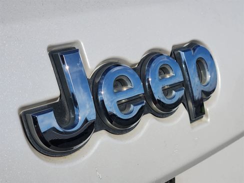 Used 2017 Jeep Grand Cherokee Overland w/ Jeep Active Safety Group image 11