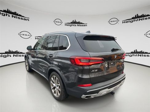 Used 2022 BMW X5 xDrive40i w/ Premium Package image 2