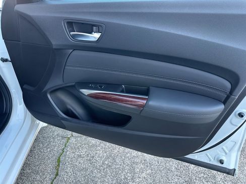 Used 2017 Acura TLX image 37