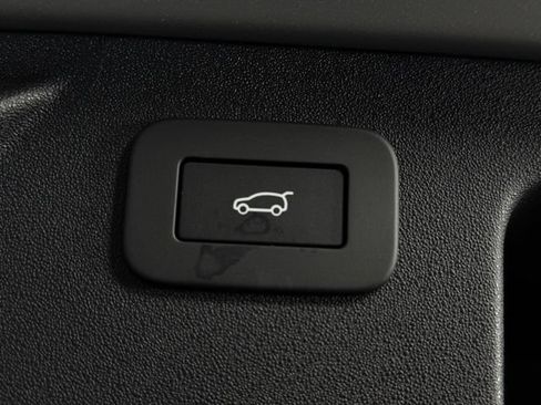 Certified 2025 Land Rover Discovery Sport S AWD/4WD image 19
