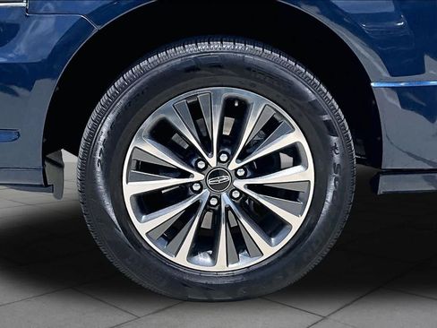 Used 2017 Lincoln Navigator Select RWD image 10
