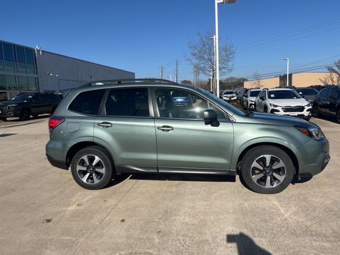 Used 2018 Subaru Forester 2.5i Limited image 2