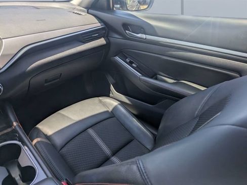 Used 2024 Nissan Altima 2.5 SR FWD image 16
