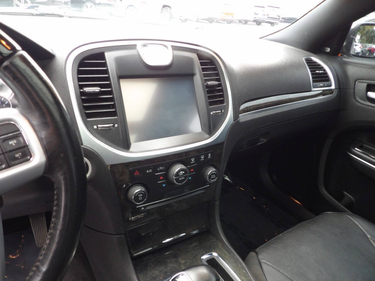 Used 2014 Chrysler 300 C RWD image 7