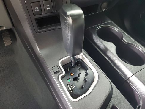 Used 2019 Toyota Sequoia SR5 AWD/4WD image 20