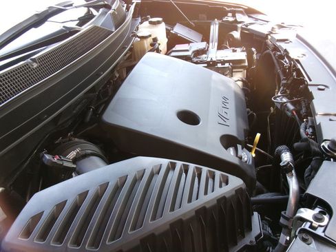 Used 2022 Chevrolet Traverse LT w/ LPO, Floor Liner Package AWD/4WD image 39
