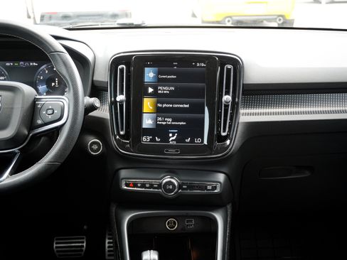 Used 2021 Volvo XC40 T5 R-Design w/ Advanced Package AWD/4WD image 30