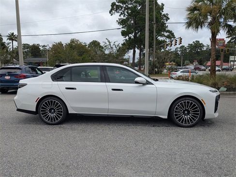 New 2025 BMW 740i image 4