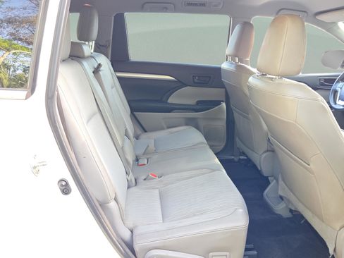 Used 2015 Toyota Highlander Plus image 18