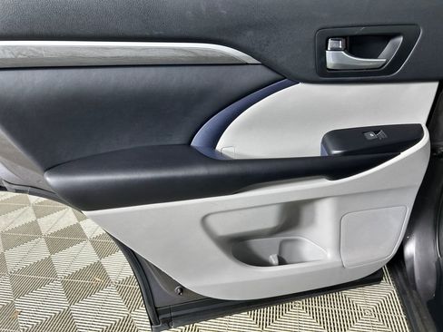 Used 2018 Toyota Highlander Limited image 16