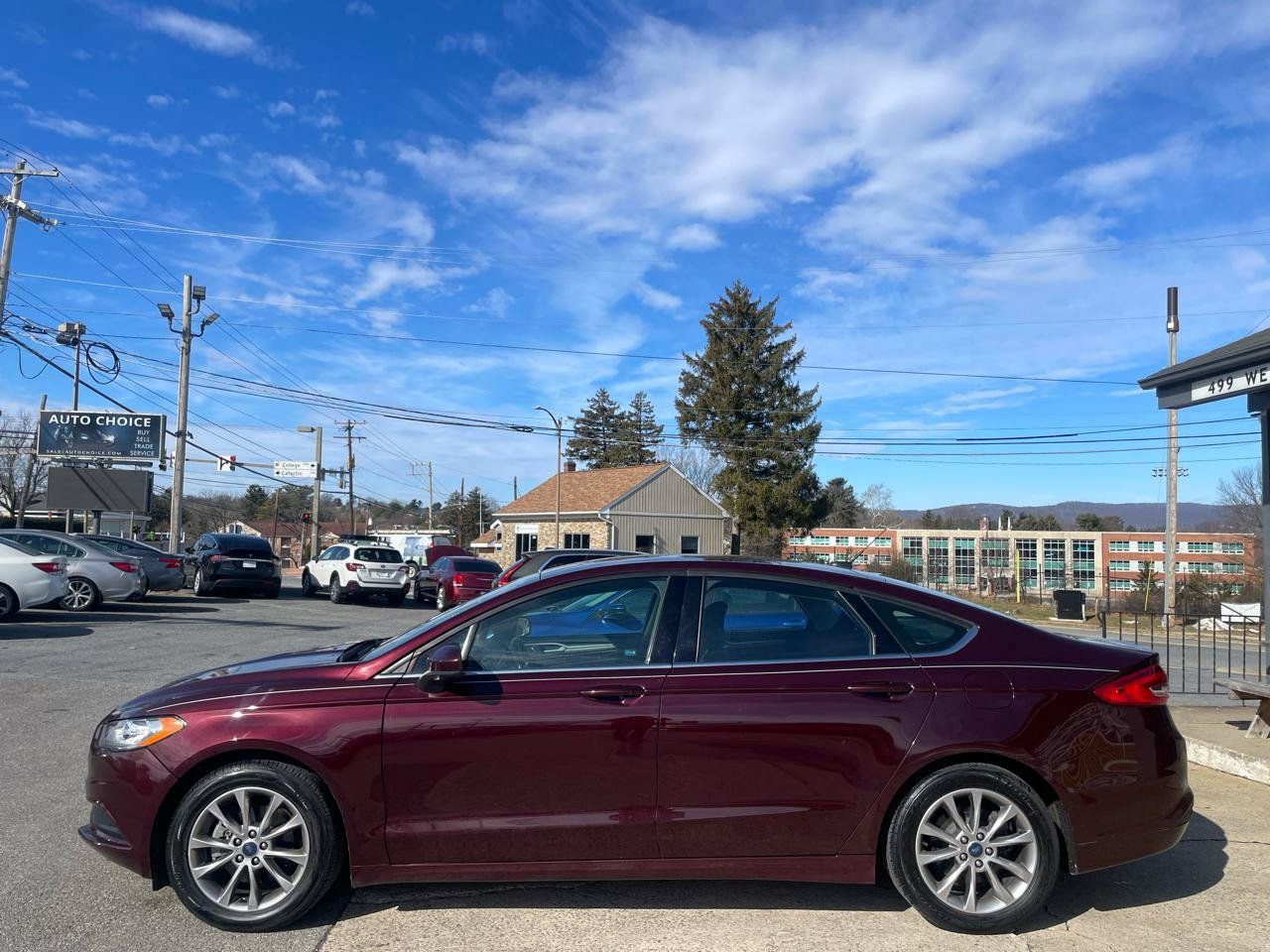 Used 2017 Ford Fusion SE w/ Fusion SE Technology Package FWD image 9