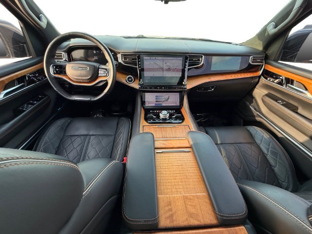 Used 2023 Jeep Grand Wagoneer Series III AWD/4WD image 12